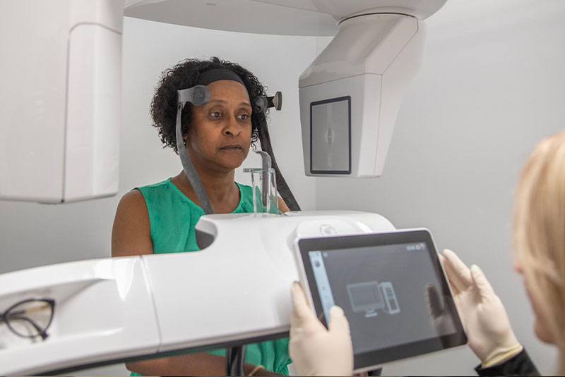 Patient in 3D scanning device for dental procedure